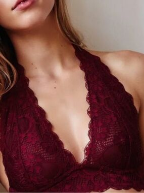 Free People Lace Halter Bralette in Berry Red
Like new size small❤️🤍